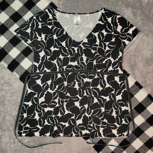 $1 | M | Old Navy | Floral V-Neck Maternity Blouse
